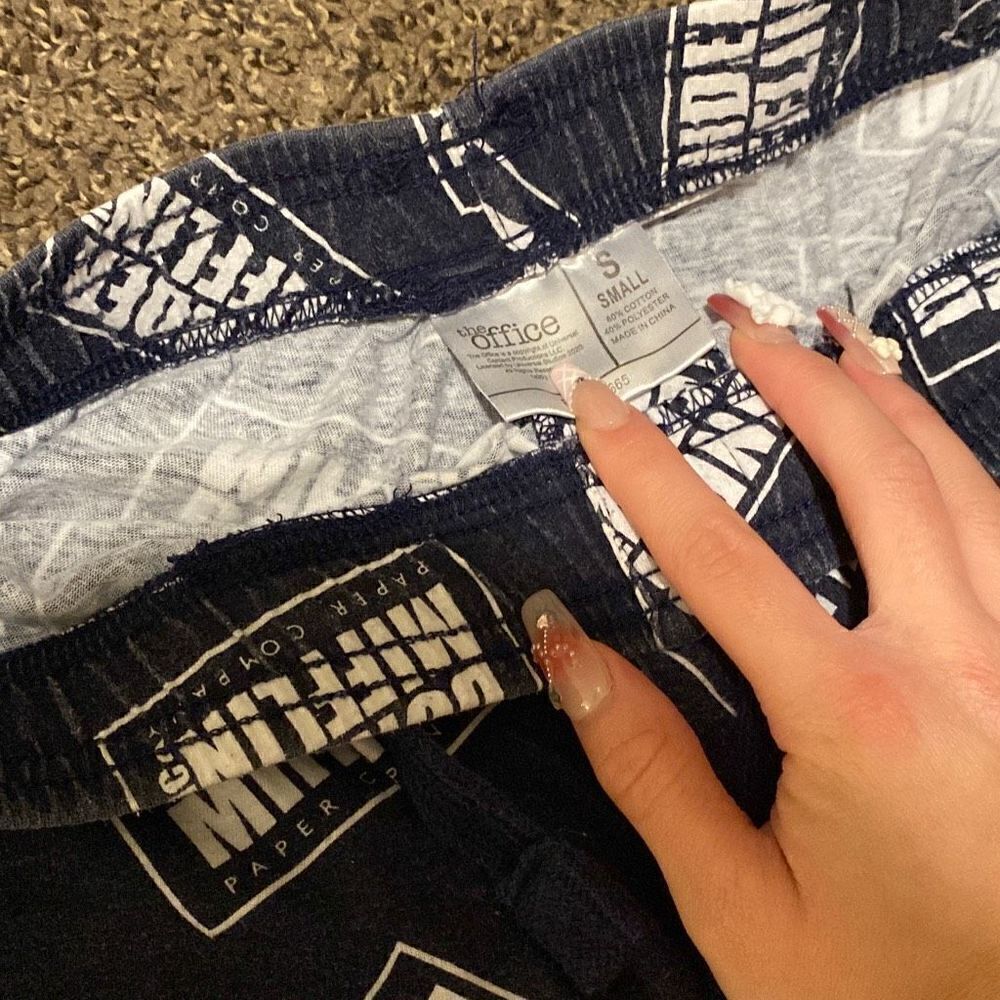 Men’s Dunder mifflin the office pants size small - Picture 2 of 5